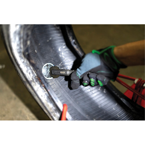 Outil robuste de roulage pour r&eacute;paration de pneus avec roulette &agrave; patch en acier Les Distributions ICE