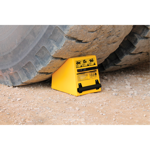 Cale de roue ultra-robuste pour l'exploitation mini&egrave;re Checkers Safety, PEHD, Jaune, 14-1/2" la x 17-1/2" p x 16" h Les Distributions ICE
