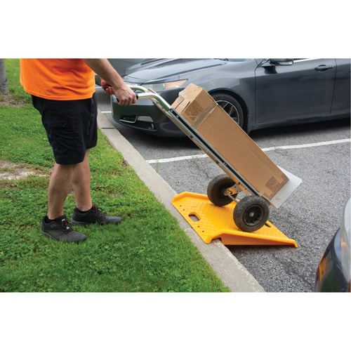 Rampe de trottoir portable en poly pour diable, Capacit&eacute; de 1000 lb, 27" la x 27" lo Les Distributions ICE