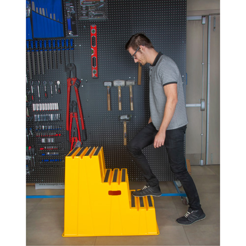 Escabeau industriel, 3 marches, 34-13/16" x 22-7/16" x Hauteur 28-1/2" Les Distributions ICE