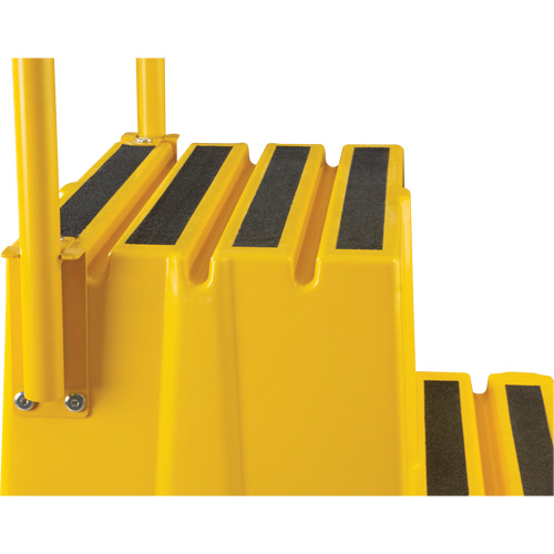 Industrial Step Stool, 4 Steps, 44" x 22-1/4" x 65-1/8" High Les Distributions ICE