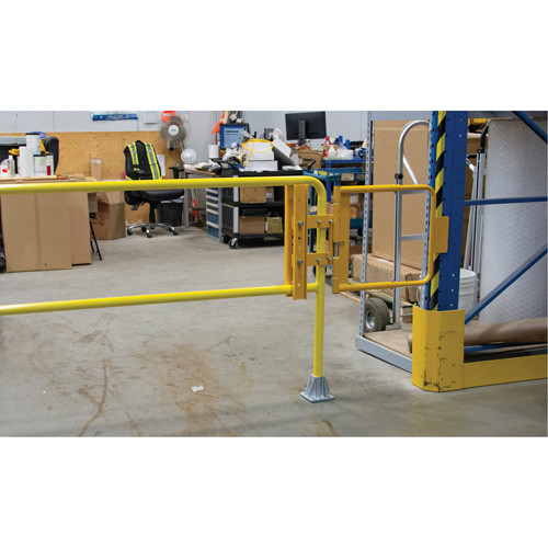 Safety Swing Gate, 21" H x 16" - 26" W Les Distributions ICE