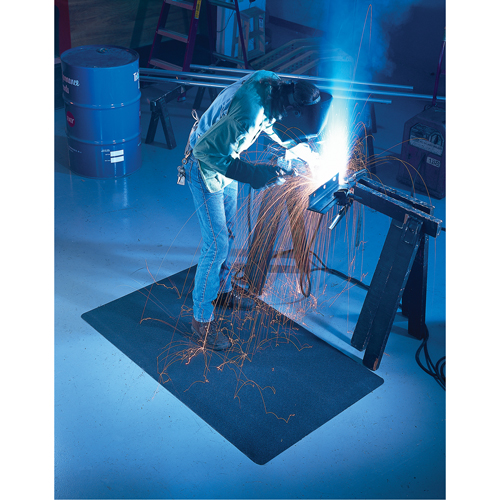 WeldSafe&reg; No. 447 Matting, Rubber, 75' L, 3' W x 9/16" Thick, Black Les Distributions ICE