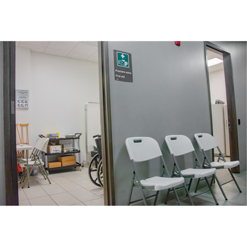Folding Chairs, Polyethylene, White, 350 lbs. Weight Capacity Les Distributions ICE