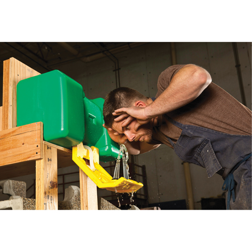 Eyewash Station, Gravity-Fed, 9 gal. Capacity, Meets ANSI Z358.1 Les Distributions ICE