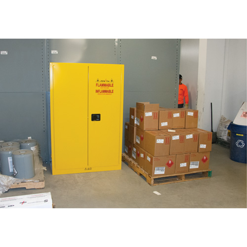 Armoire pour produits inflammables, 45 gal., 2 Porte(s), 43" La x 65" h x 18" p Les Distributions ICE