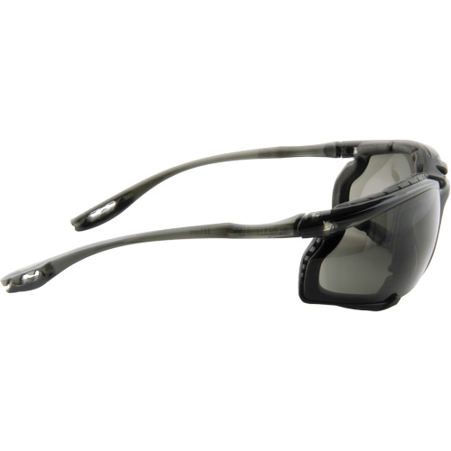 Lunettes de s&eacute;curit&eacute; avec joint en mousse Virtua, Lentille Grise/fum&eacute;e, Antibu&eacute;e, ANSI Z87+/R&eacute;pond ou surpasse la norme CSA Z94.3 Les Distributions ICE