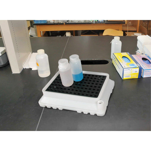 P2 Ultra-Spill Tray, 17" lo x 12" la x 4" h, Cap. de d&eacute;versement 1,8 gal. US Les Distributions ICE