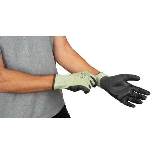 Gants &eacute;lastiques &eacute;cologiques sans coutures r&eacute;sistants &agrave; la coupe, Taille 7, Calibre 13, Rev&ecirc;tement Polyur&eacute;thane, Enveloppe en PEHP/rPET, ASTM ANSI niveau A4 Les Distributions ICE