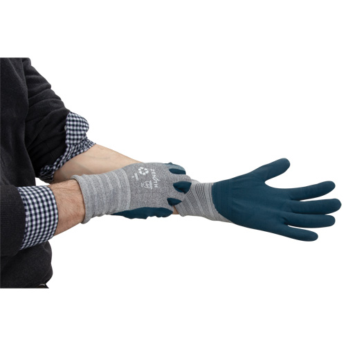 Eco-Friendly Lightweight Coated Gloves, 7, Foam Nitrile Coating, 15 Gauge, Polyester/RPET Shell Les Distributions ICE