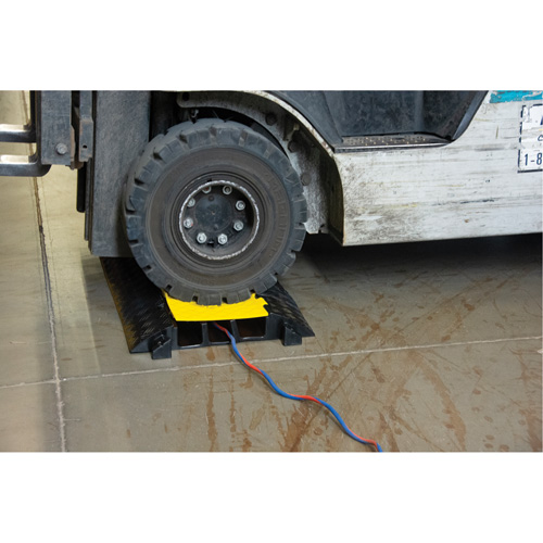 Polyurethane Cable Protector, 3 Channels, 35.43" L x 19.69" W x 3" H Les Distributions ICE