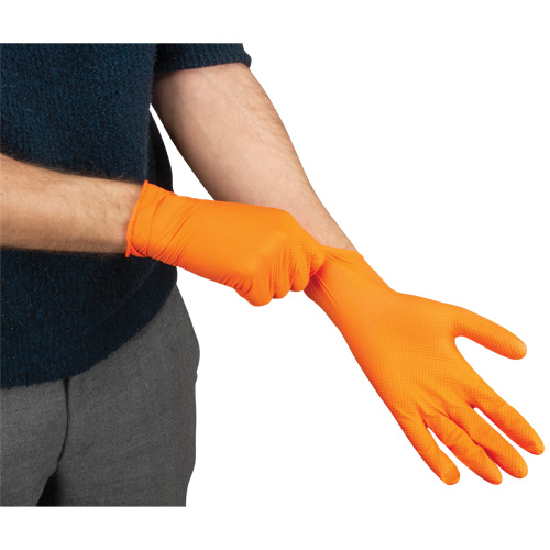 Gants d'examen de poids lourd &agrave; prise tactile, Grand, Nitrile, 8 mils, Sans poudre, Orange, Classe 2 Les Distributions ICE