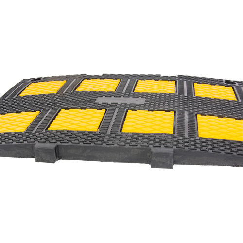 Middle Speed Hump, Rubber, 3' L x 20" W x 2" H Les Distributions ICE