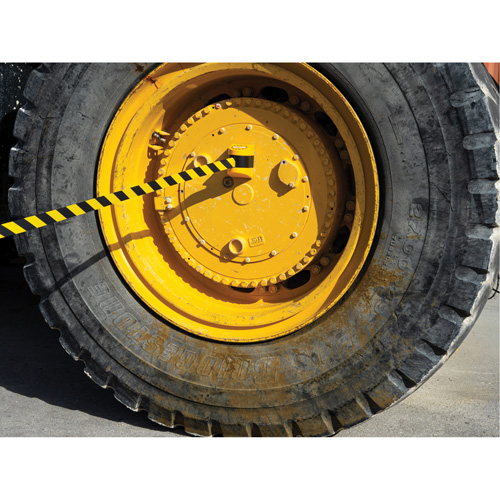 HAZLOK Safety Barrier System, Plastic, Magnetic Mount, 30', Black and Yellow Tape Les Distributions ICE