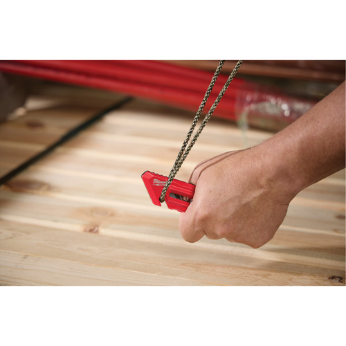 Couteau utilitaire compact pour usage multiple Les Distributions ICE