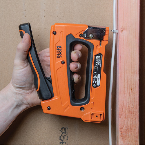 Agrafeuse pour c&acirc;blage libre, Agrafes 5/16"/1/4"/11/32" Les Distributions ICE