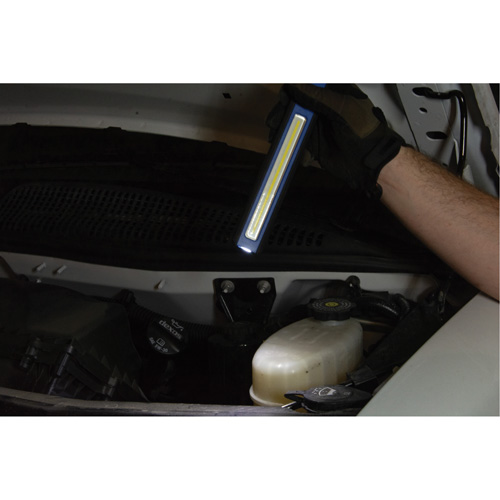 Lumi&egrave;re &eacute;troite, Crochet, Rechargeable, 500 lumens Les Distributions ICE