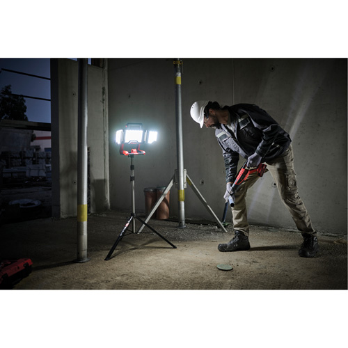Lampe de travail &agrave; DEL professionnelle &agrave; panneaux pliants lumens sans fil 18V sur tr&eacute;pied, DEL, 3600 lumens Les Distributions ICE