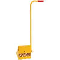 Cale de roue pour la glace avec poign&eacute;e ergonomique, Acier, Jaune, 8-1/16" la x 10-5/8" p x 8-13/16" h Les Distributions ICE