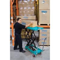 Heavy-Duty Hydraulic Scissor Lift Table, 27-1/2" L x 17-3/4" W, Steel, 330 lbs. Capacity Les Distributions ICE