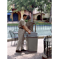 Untouchable&reg; Containers, Polyethylene, 35 US gal. Les Distributions ICE