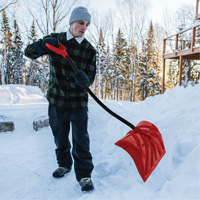 Pelle &agrave; neige Yukon, Lame Polypropyl&egrave;ne, Largueur 18", Manche Prise en D ergonomique Les Distributions ICE