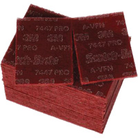 Tampons manuels Scotch-Brite 7447, Oxyde d'aluminium, 9" x 6", Grain Tr&egrave;s fin Les Distributions ICE