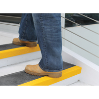 Rebords de marches antid&eacute;rapants Safestep, 13,5" la x 32" lo, Noir & jaune Les Distributions ICE