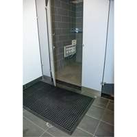 Tapis d'entr&eacute;e ext&eacute;rieure, Caoutchouc, Grattoir Type, Motif Textur&eacute;, 2' x 2-2/3', Noir Les Distributions ICE