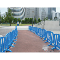 Minit Barricade, Interlocking, 49" L x 39" H, Green Les Distributions ICE