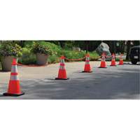 Ensemble de c&ocirc;nes de signalisation et chaînes, 28", Orange, Bande(s) r&eacute;fl&eacute;chissante(s) 4" & 6" Les Distributions ICE