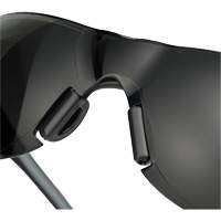 Lunettes de s&eacute;curit&eacute; Adapt Lite, Lentille Fum&eacute;e, Antibu&eacute;e/Anti-&eacute;gratignures, ANSI Z87+/R&eacute;pond ou surpasse la norme CSA Z94.3 Les Distributions ICE