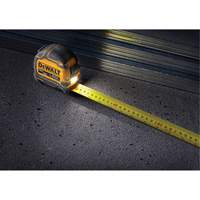 TOUGHSERIES Lighted Tape Measure, 26'/8 m, Imperial & Metric Graduations Les Distributions ICE