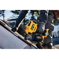 15° Cordless Coil Roofing Nailer Kit, 20 V, Lithium-Ion Les Distributions ICE