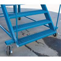 Snow Ladder, Steel, 10 Steps, 99" H, 85-1/2" D, 48" Step, Serrated Les Distributions ICE
